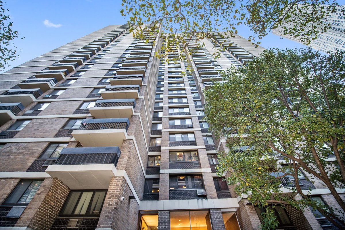 A Southbridge Towers tower seen from street level